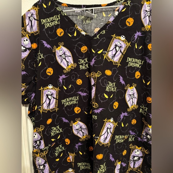 2 Disney Halloween scrub tops 3XL - Picture 5 of 7
